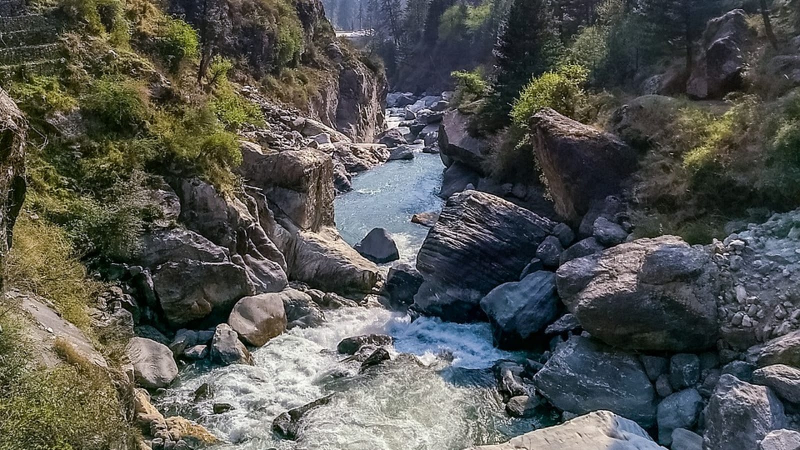 3-Day Kasol and Kheerganga Hiking Tour with Camping and Hot Springs