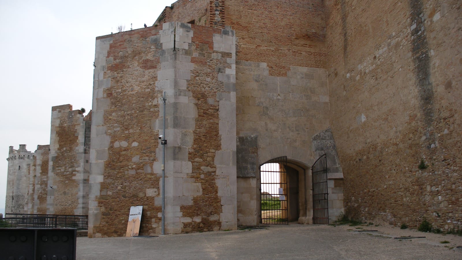 6-Hour Lucera Roman Amphitheatre Tour with Fortress and Cathedral