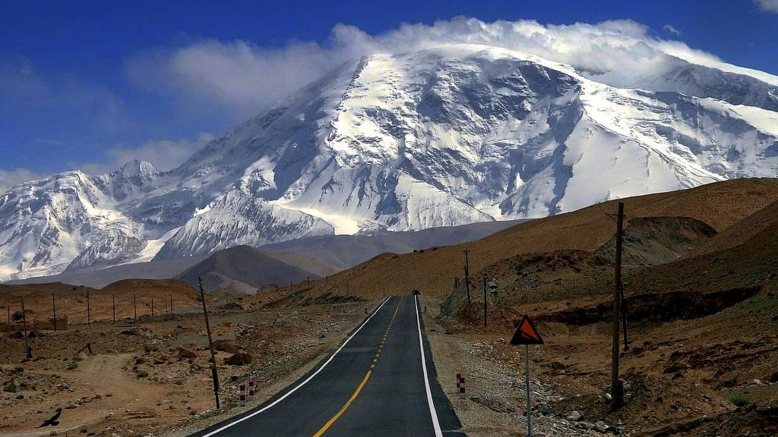 30-Day Muztagh Ata Trek from Islamabad with Karakul Lake and Hunza