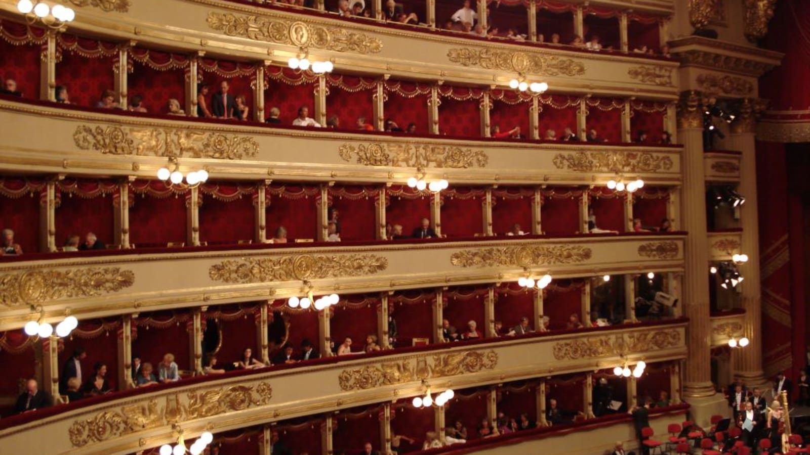 1-Hour La Scala Museum Tour in Milan with Box View Opportunity