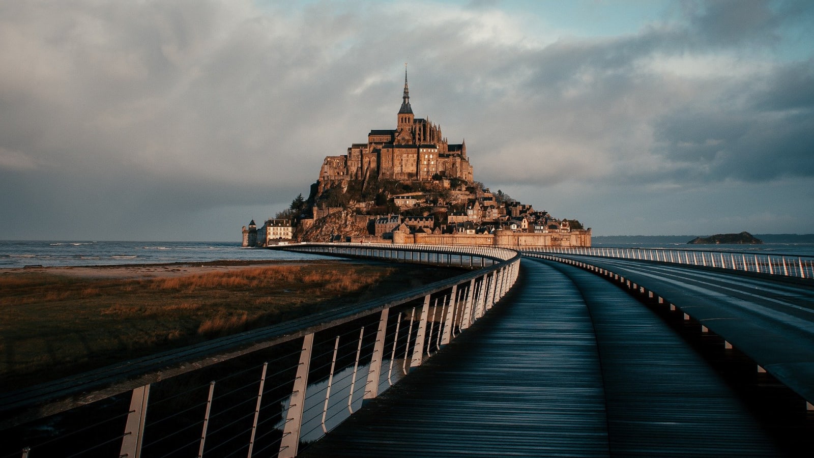 5-Day Normandy Sightseeing Tour with Mont Saint Michel and Giverny