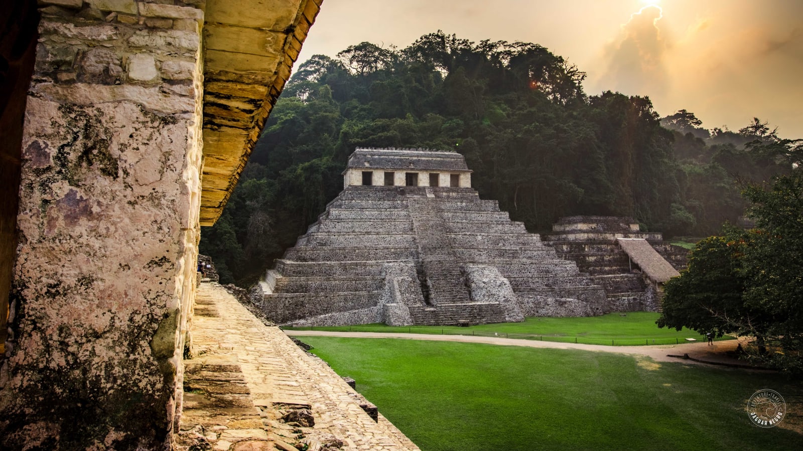 1-Day Palenque Archaeological Tour with Misol-Há Waterfall