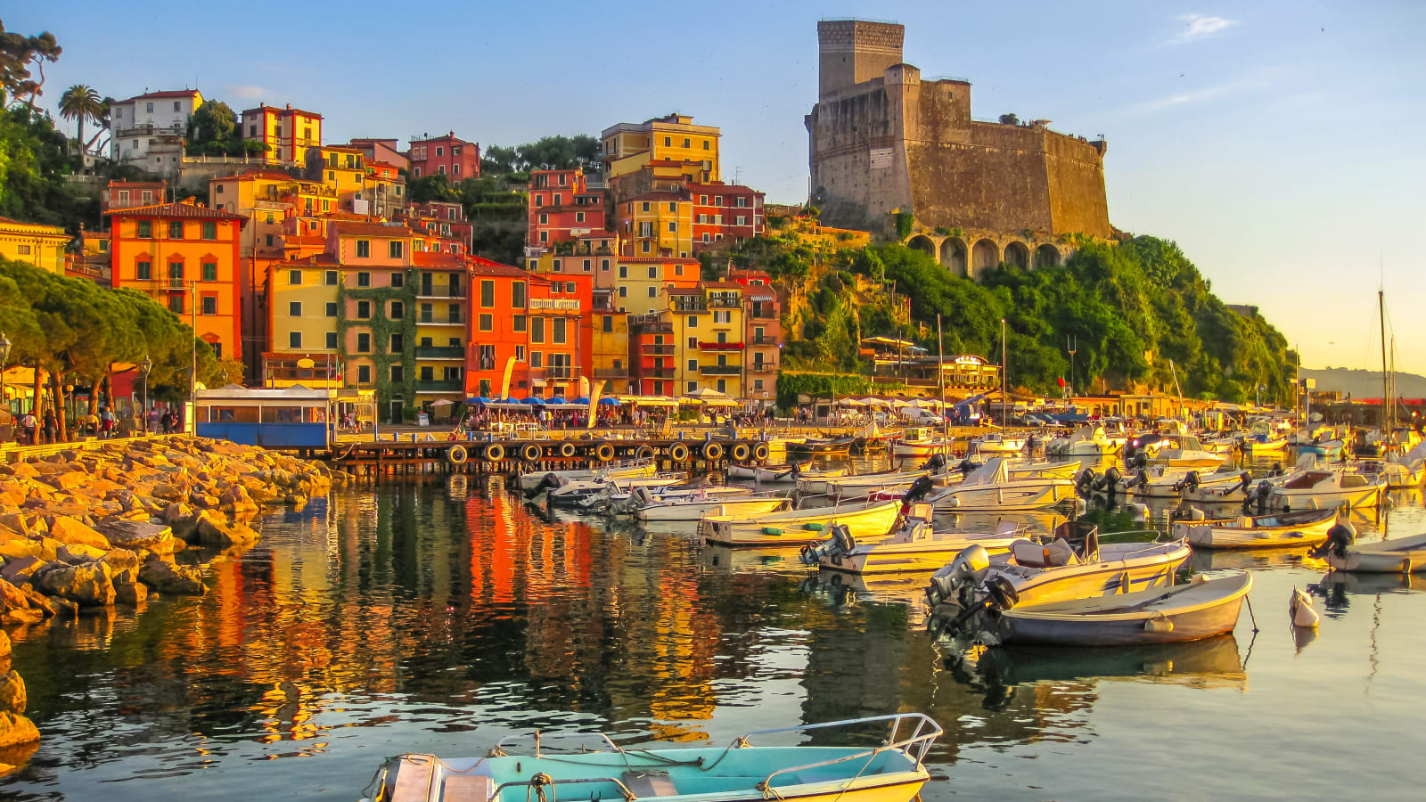 2-Hour Private Lerici Walking Tour with Castle and Gulf of Poets Views