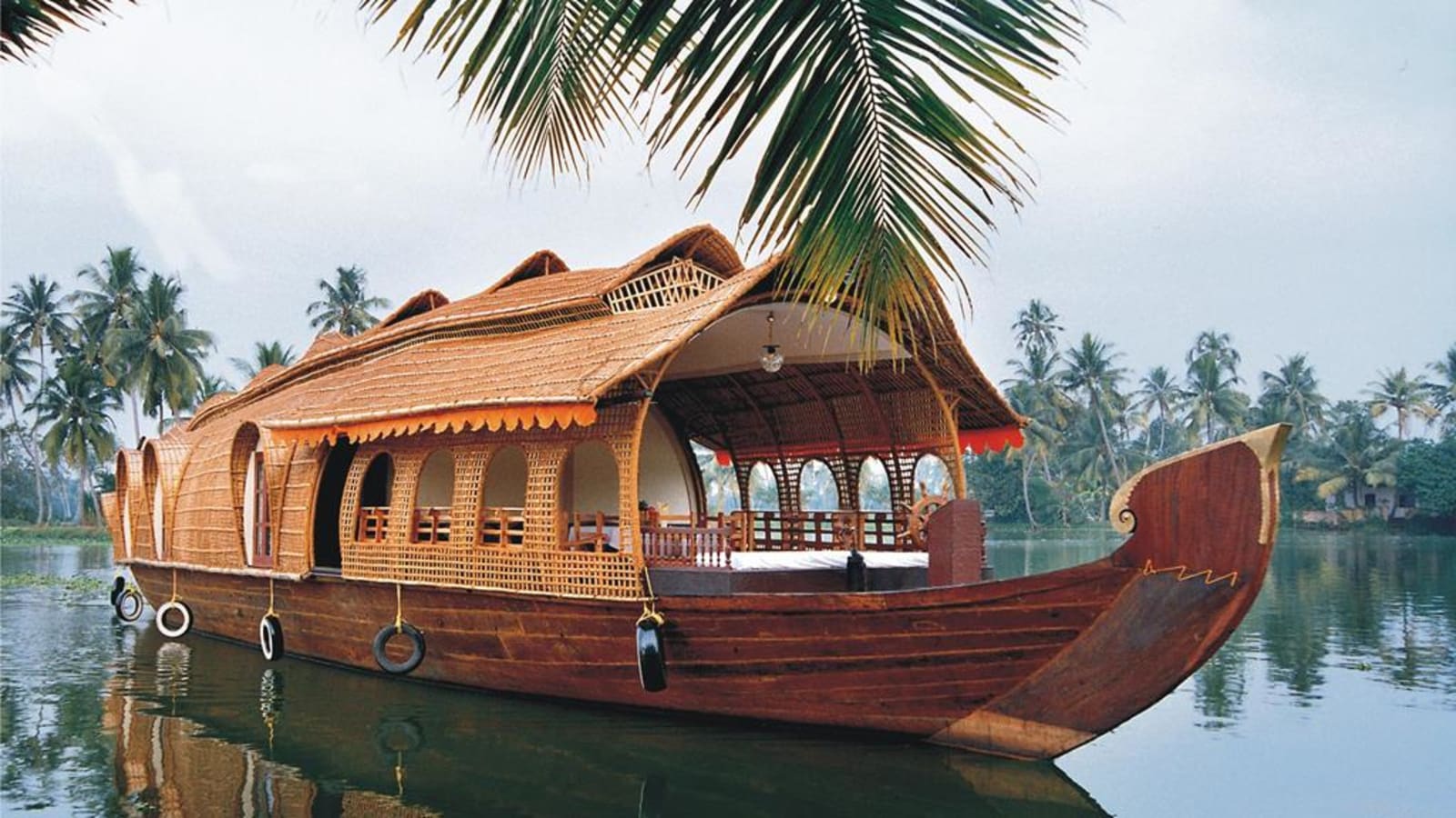 7-Day Kochi and Goa Sightseeing Tour with Houseboat and Sunset Cruise