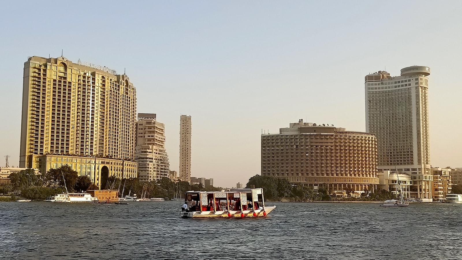 8-Day Luxury Egypt Tour from Cairo with Nile Cruise and Flights