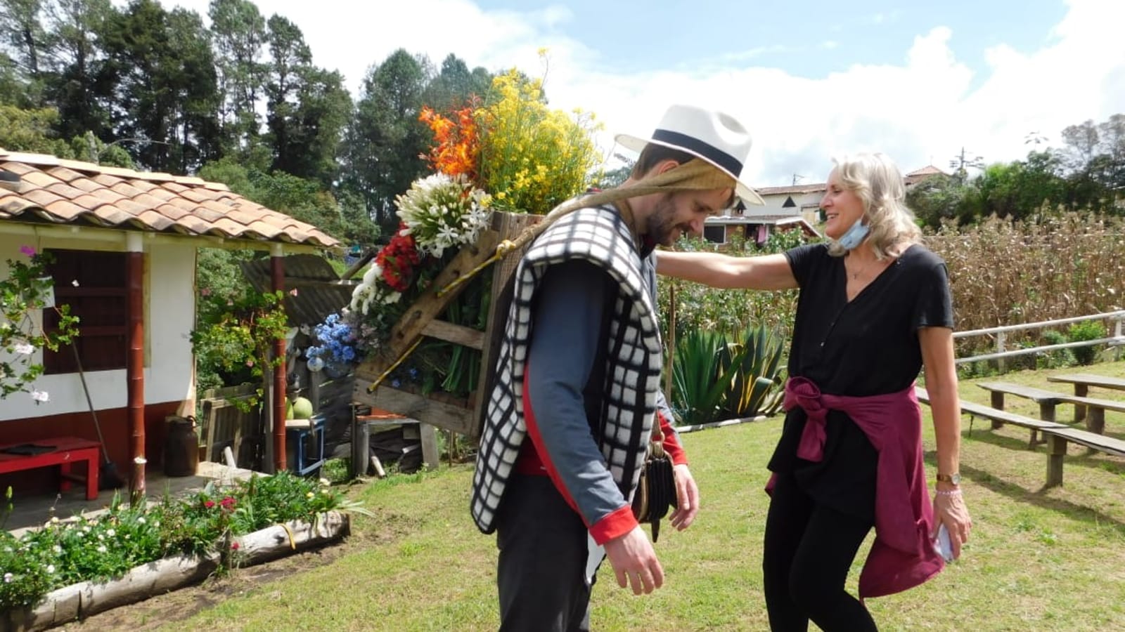 4-Day Medellín Sightseeing Tour with Coffee, Wine and Guatapé