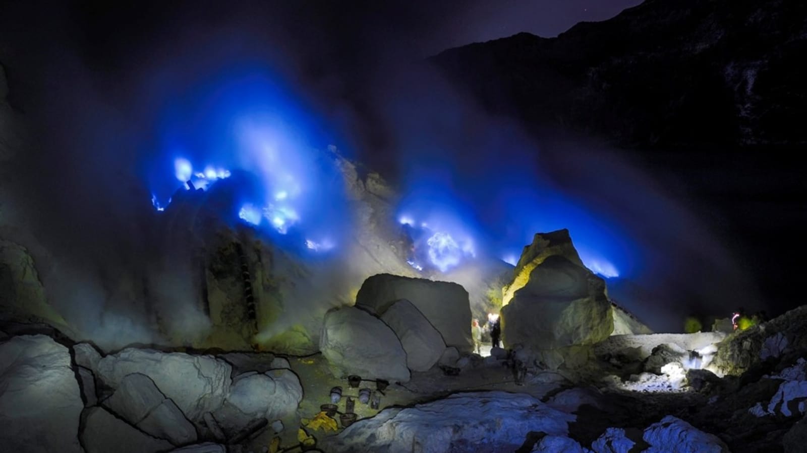 4-Day Mount Bromo and Mount Ijen Trek from Surabaya with Blue Fire