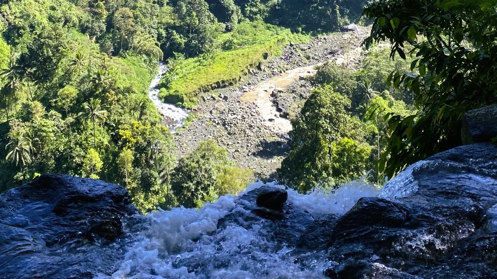 9-Hour Waterfall Tour from Malang with Tumpak Sewu and Goa Tetes