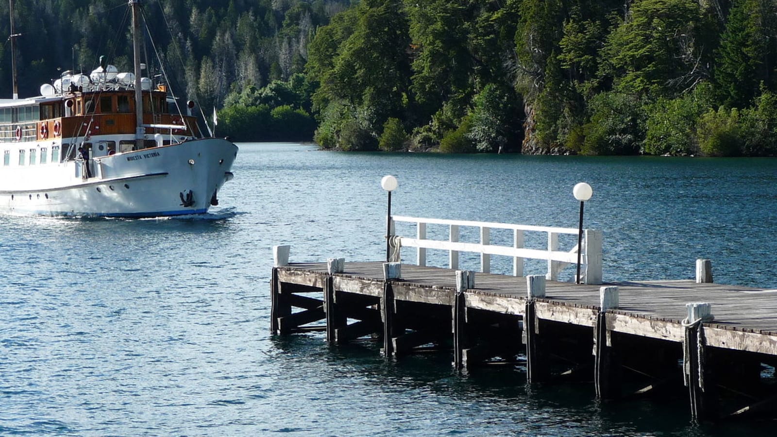 4-Hour Victoria Island and Arrayanes Forest Boat Tour from Bariloche