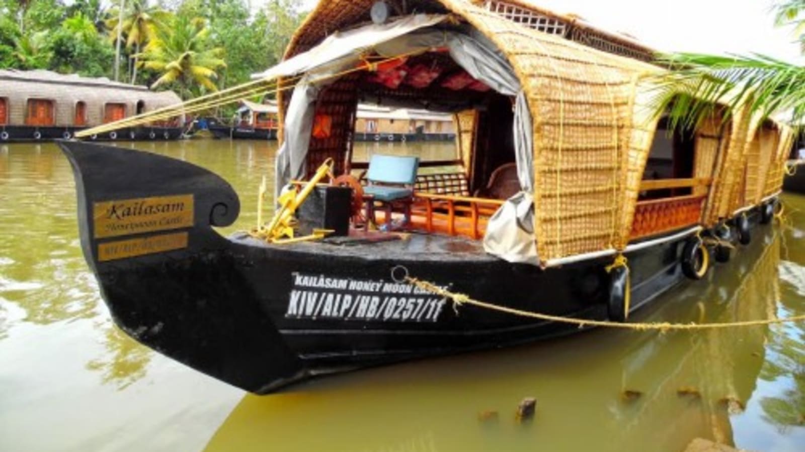 1-Day Kumarakom Houseboat Tour through Kerala Backwaters