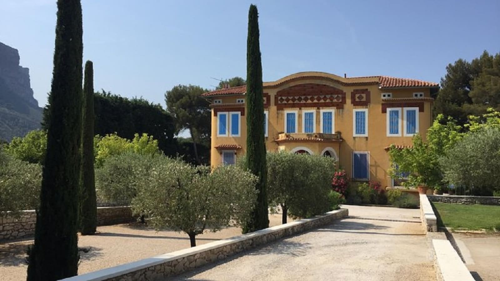 8-Hour Cassis Wine Tour from Marseille with Cliffs and Sea Views