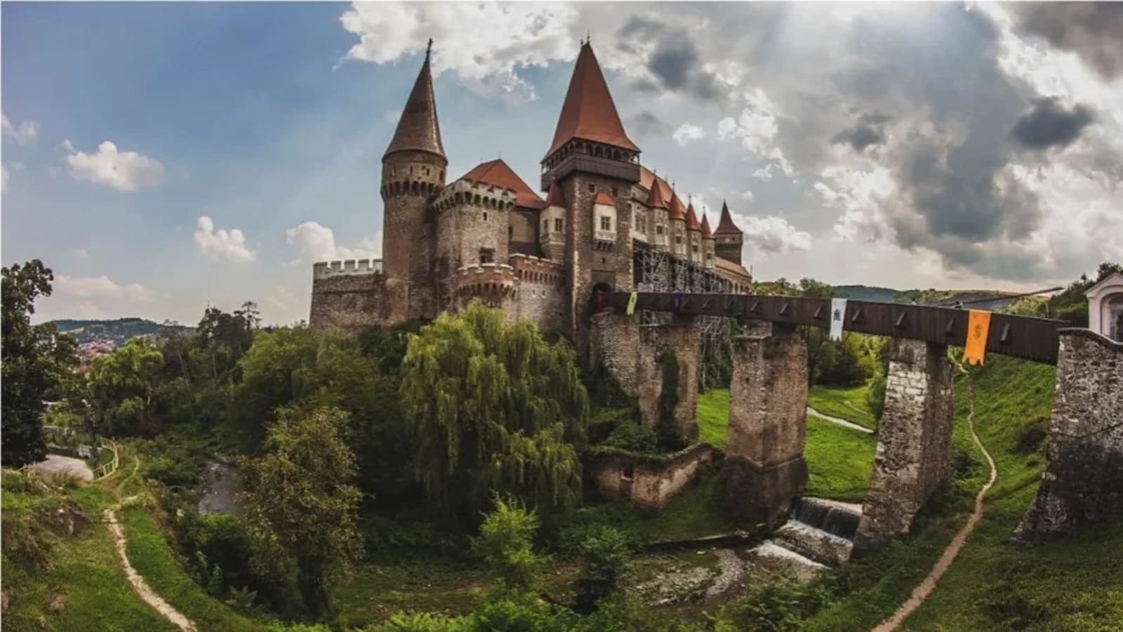 9-Day Budapest to Istanbul and Cappadocia Tour via Romania