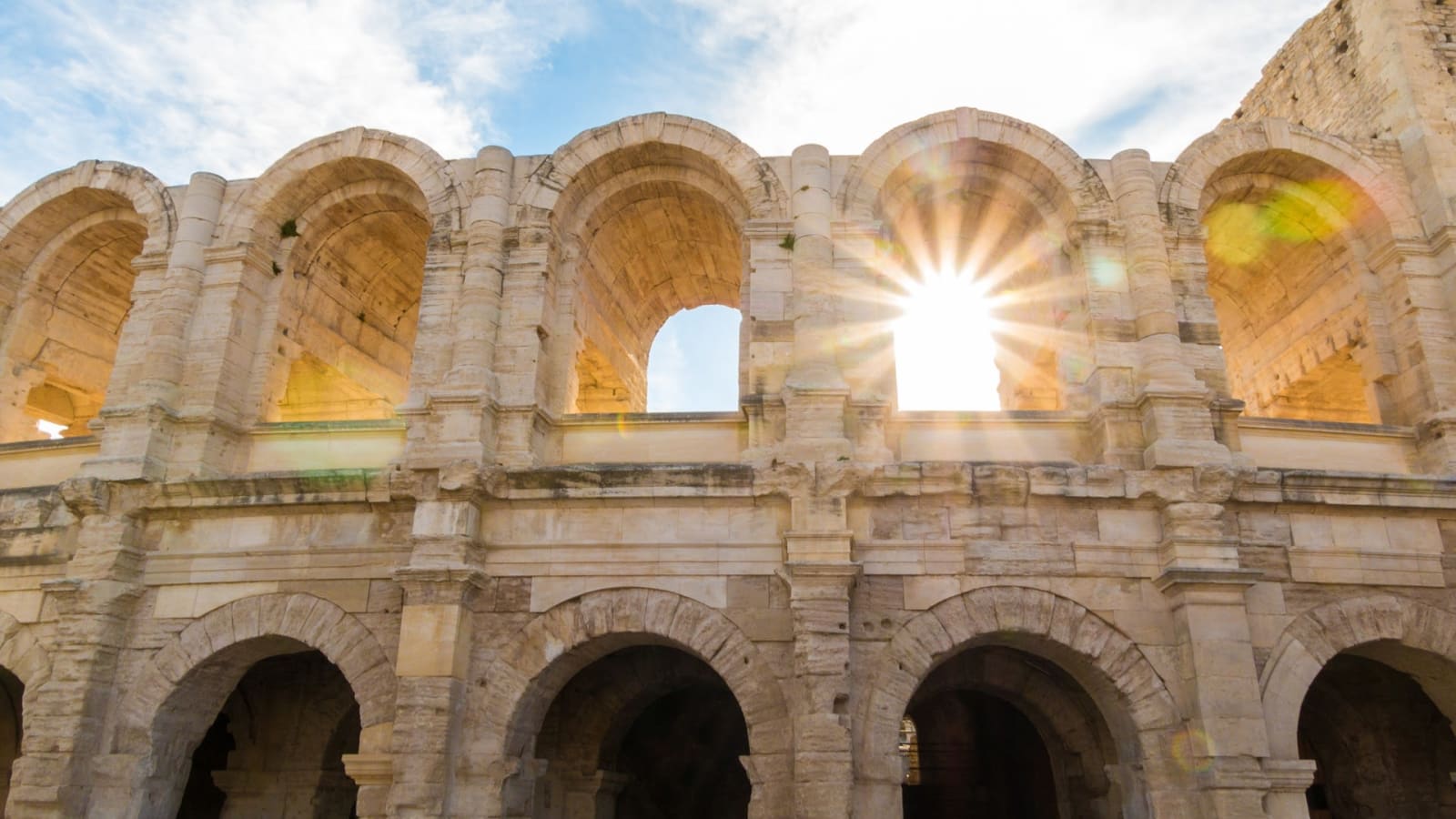 2-Hour Arles Walking Tour with Roman Monuments and Van Gogh Sites