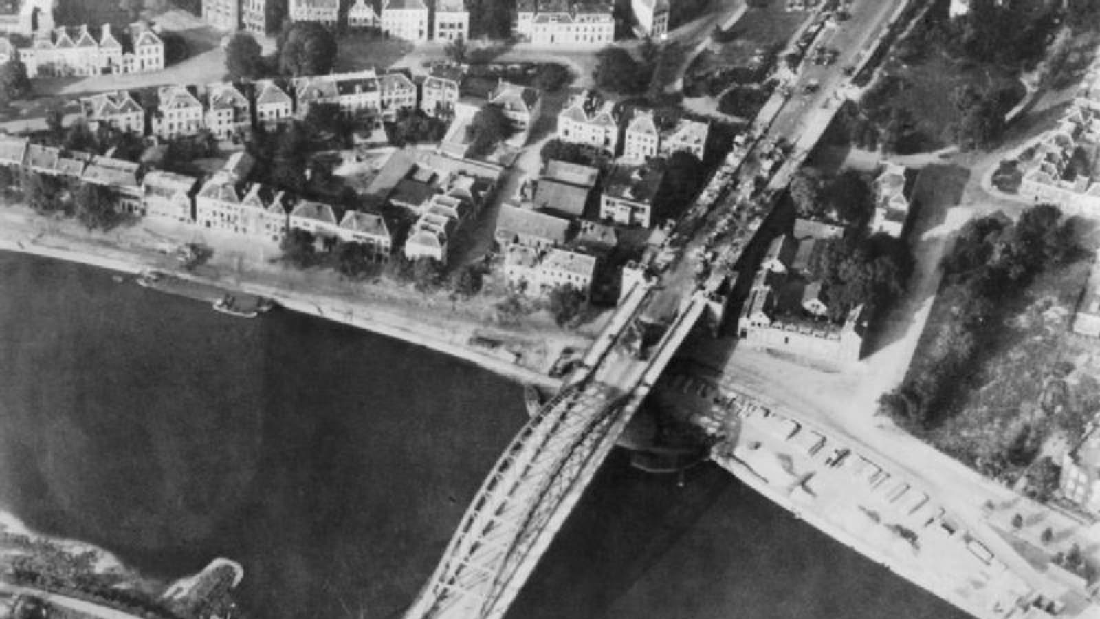 Full-Day Arnhem Battle Site Tour with Expert Military Historian