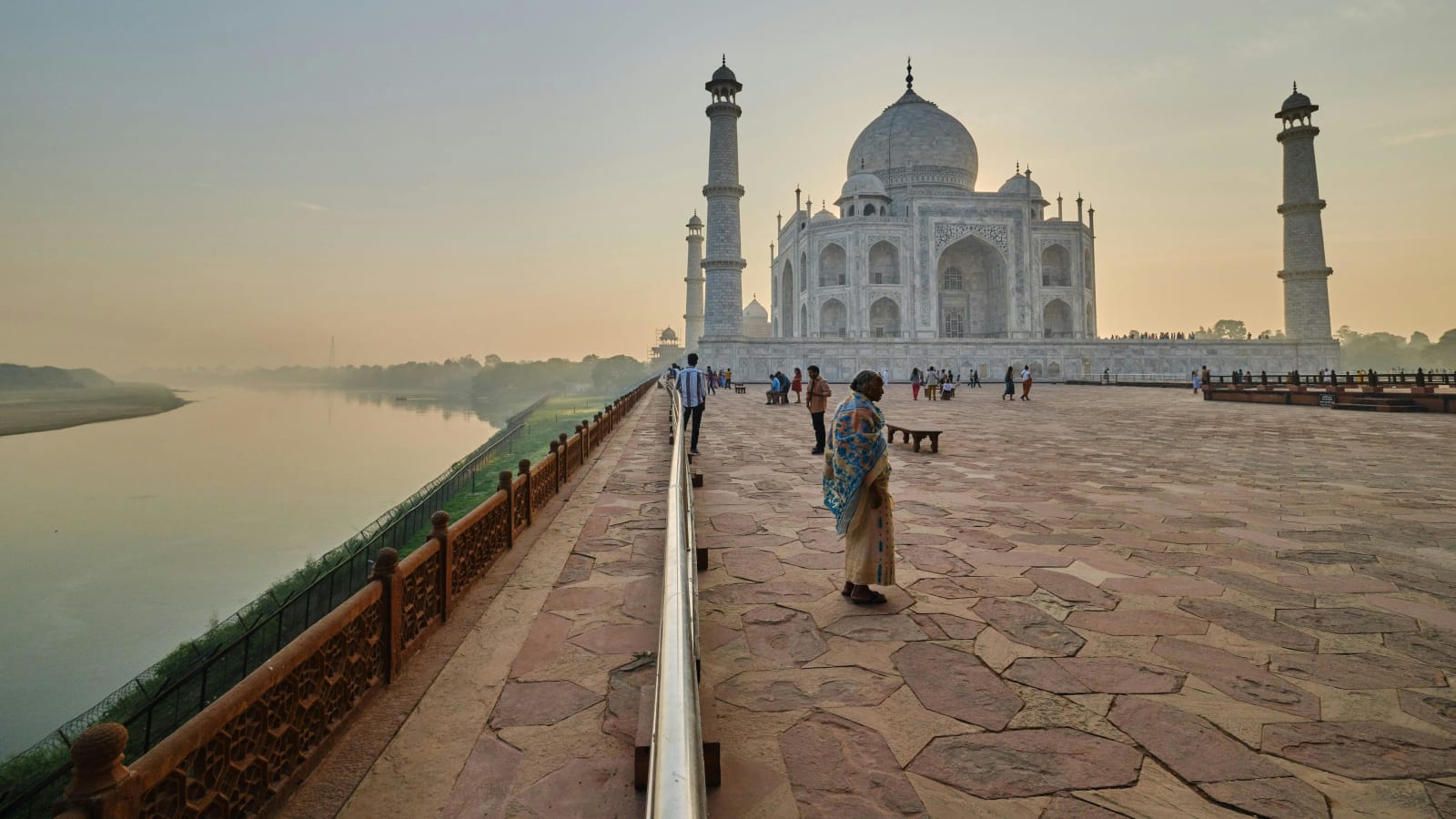 1-Day Taj Mahal Sunrise Tour from Delhi with Agra Fort and Baby Taj