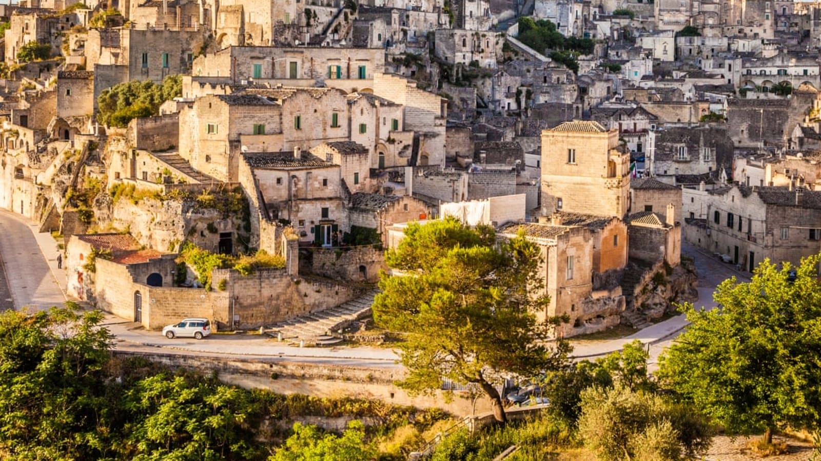4-Day Matera and Venosa Sightseeing Tour with Craco and Cave Stay