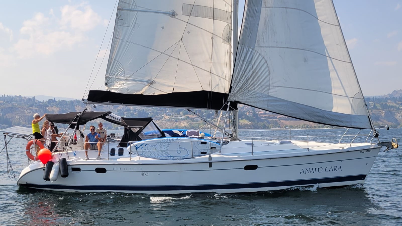 4-Hour Okanagan Lake Sailing Adventure from Naramata with Paddleboards