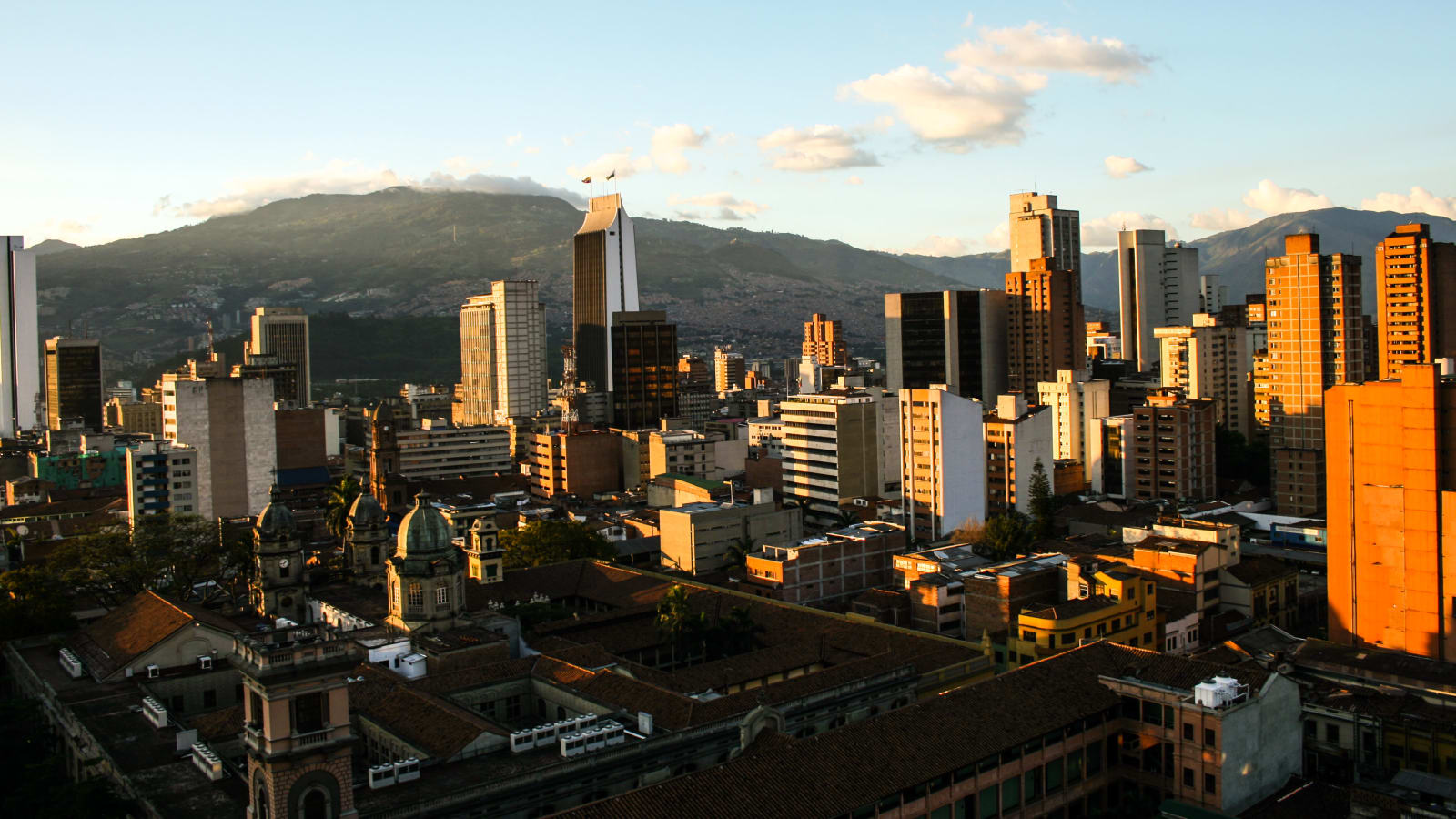 4-Day Medellín and Guatapé Tour with Social Transformation and Culture