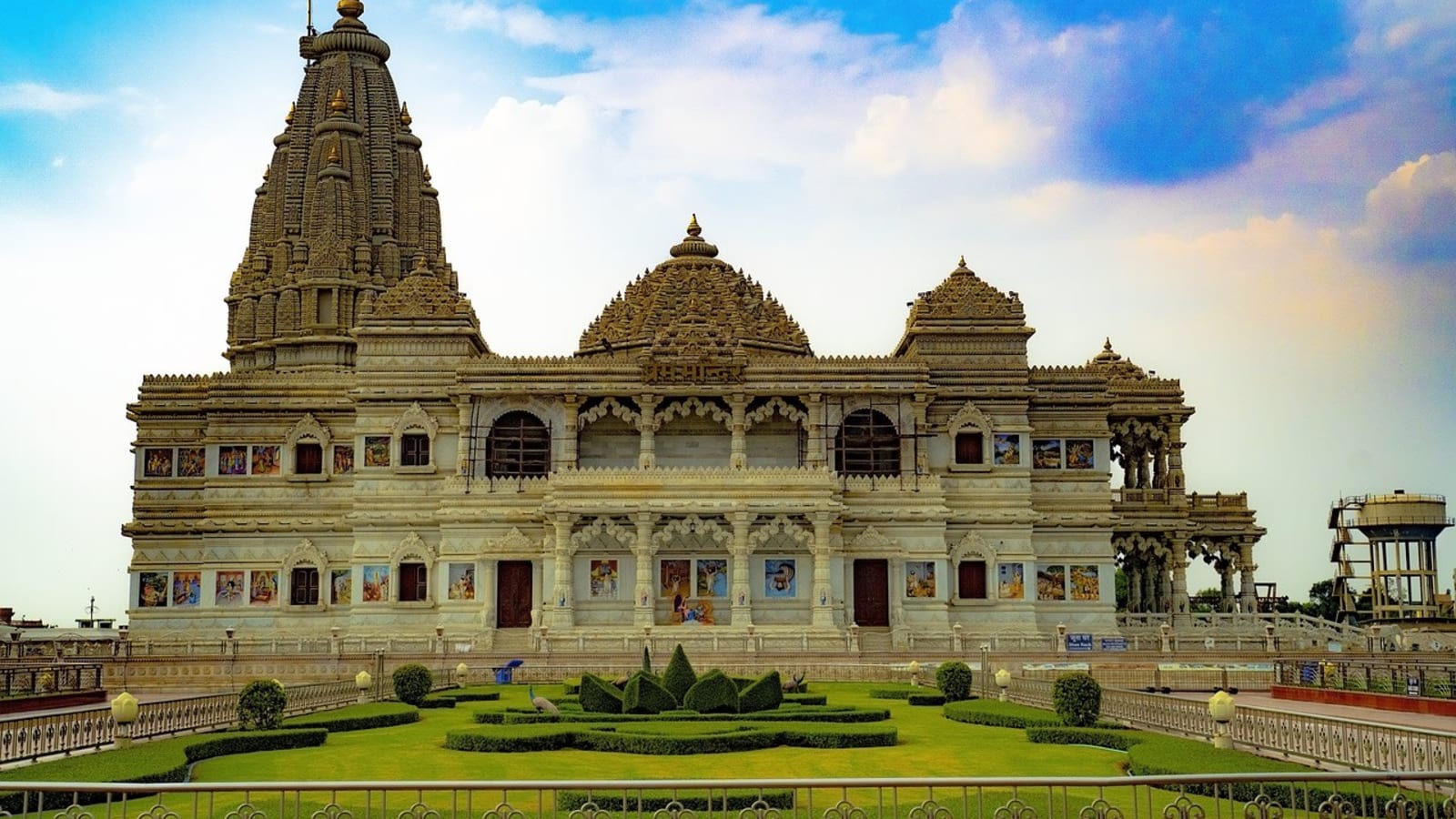 8-Hour Vrindavan Temple and Food Tour from Delhi with Local Delicacies