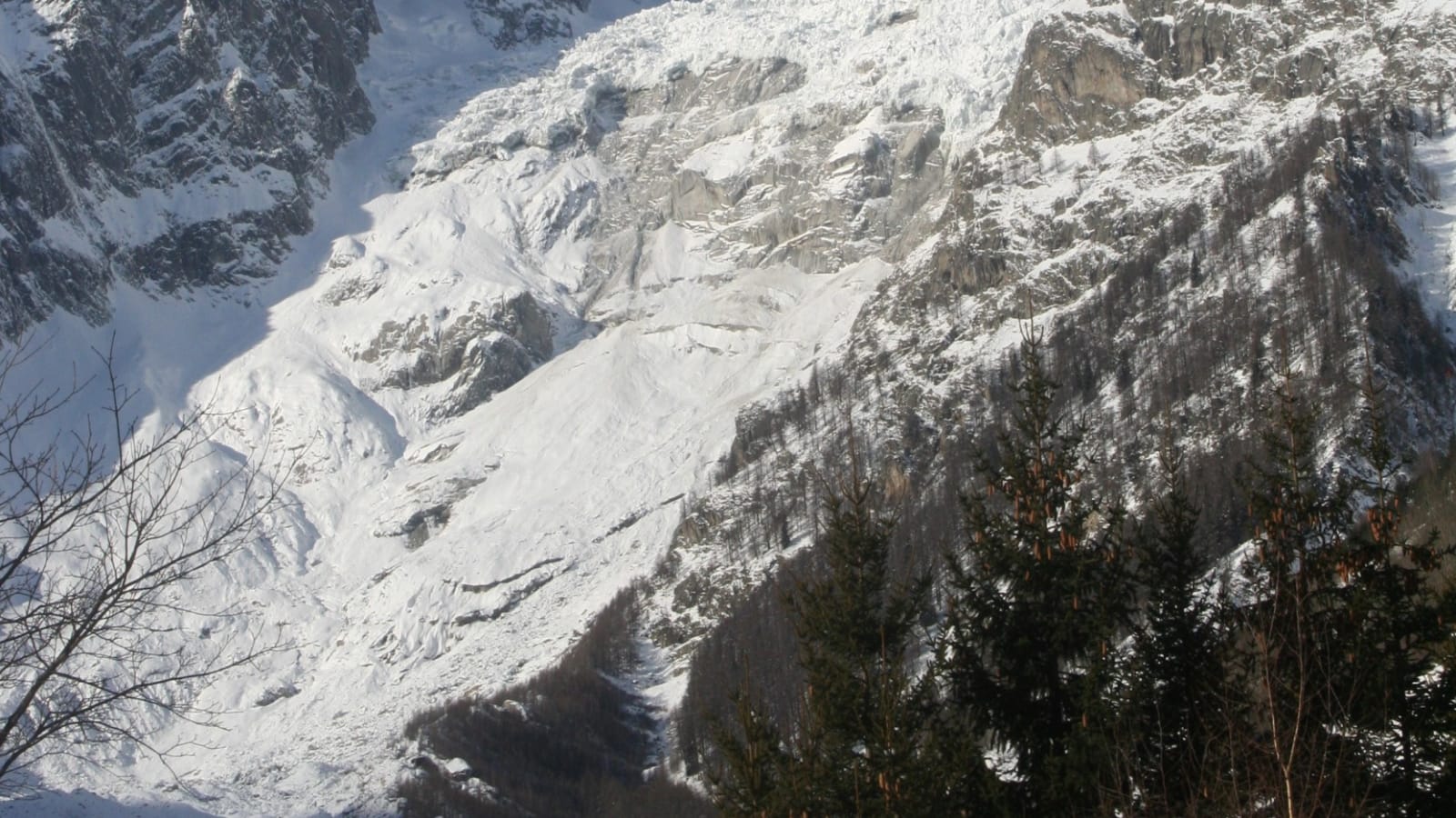 3-Hour Monte Bianco Cable Car Tour with Punta Helbronner Views
