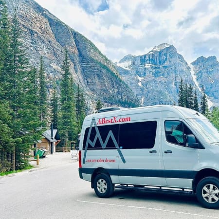 6-Hour Lake Louise and Moraine Lake Tour from Banff with Banff Town