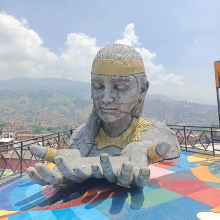 3-Hour Comuna 13 Tour in Medellín with Street Art and Local Guide
