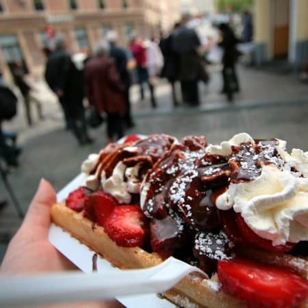 3-Hour Walking Tour of Brussels with Street Art and Belgian Delicacies