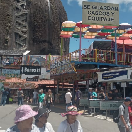 8-Hour El Peñol and Guatapé Tour with Piedra del Peñol Climb