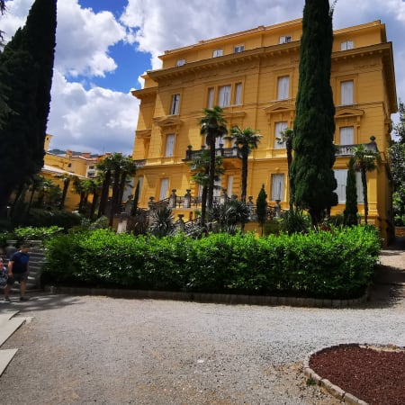 2-Hour Guided Walking Tour of Opatija with Lungomare and Villa Angiolina