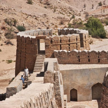 8-Hour Ranikot Fort and Hala Craft Day Trip from Hyderabad