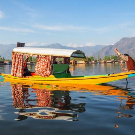 5-Day Kashmir Sightseeing Tour with Dal Lake and Gulmarg Gondola