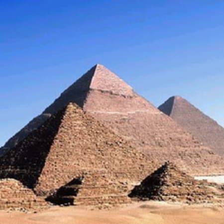 7-Hour Saqqara, Memphis and Giza Pyramids Tour with Lunch Stop
