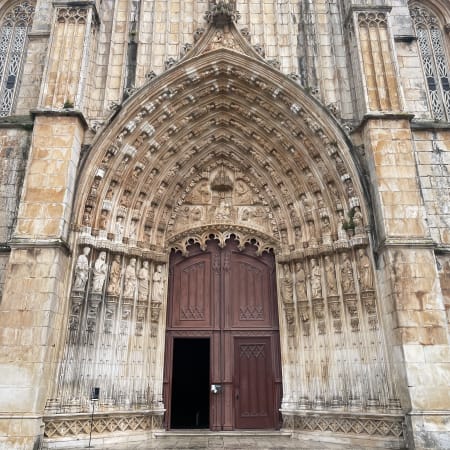 2-Hour Batalha Monastery Tour with Gothic Architecture and History