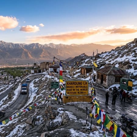 4-Day Ladakh Tour to Nubra Valley and Pangong Lake via Khardung La