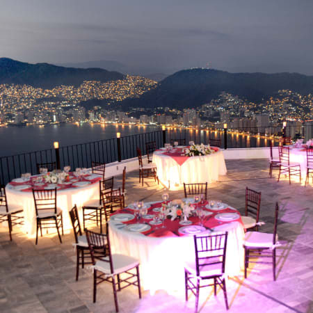 4-Hour Acapulco Dinner Tour with La Quebrada Cliff Divers