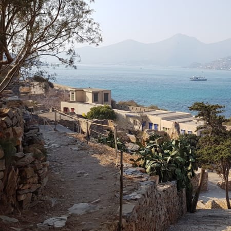 7-Hour Elounda and Spinaloga Tour with Plaka Lunch Stop