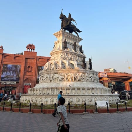 Full-Day Amritsar Tour with Golden Temple and Wagah Border Ceremony
