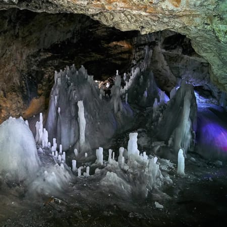 10-Hour Scărișoara Ice Cave Tour from Oradea through the Apuseni Mountains