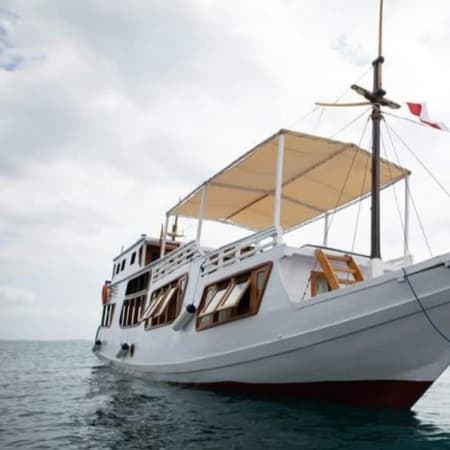 3-Day Komodo Phinisi Liveaboard from Labuan Bajo with Padar and Manta