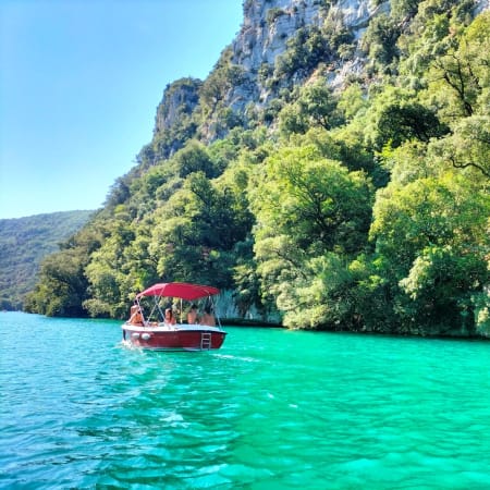 7-Hour Gorges du Verdon Boat Ride with Picnic and Lavender Fields