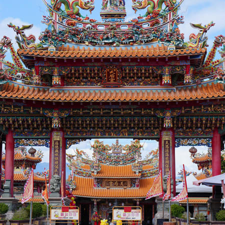 8-Hour Yokohama Private Tour with Hidden Neighborhoods and Food