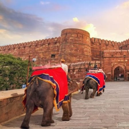 2-Day Agra and Mathura Tour with Taj Mahal and Krishna Temples