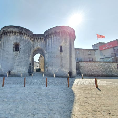 1-Hour Cognac Walking Tour through the Old City and Brandy Heritage