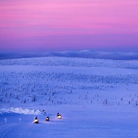 4-Hour Snowmobile and Ice Fishing Tour in Rovaniemi with BBQ