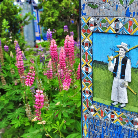 10-Hour Sapinta Merry Cemetery Tour from Oradea with Hotel Pickup