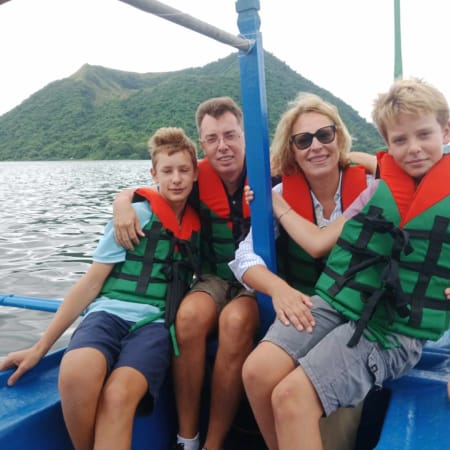8-Hour Taal Lake Cruise and Tagaytay Tour with Volcano Views