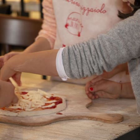 1 ora di laboratorio pizza napoletana a Bologna con Rossopomodoro