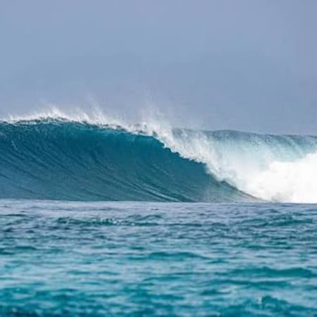 5-Day Maldives Surf Tour from Thulusdhoo with North Malé breaks