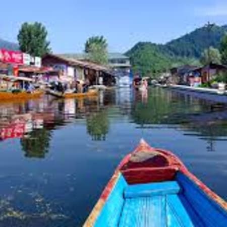 5-Day Kashmir Sightseeing Tour with Dal Lake and Gulmarg Gondola