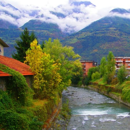 2-Hour Walking Tour of Aosta with Roman Monuments and Sant'Orso